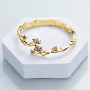 LIGHT Blue Crystal Flower Urn Bracelet Memorial Bangle Jewelry for Ashes